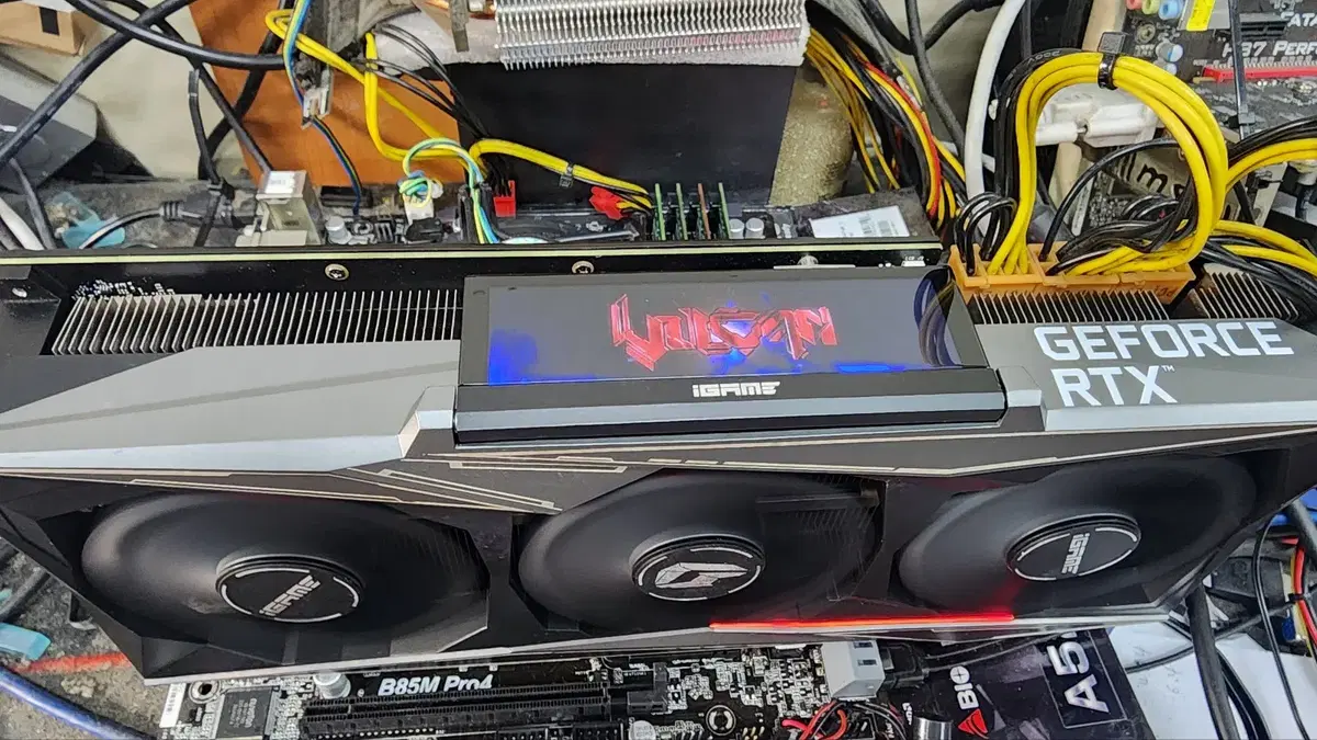 컬러풀 RTX 3060Ti 불칸 LCD 8G 판매 합니다.